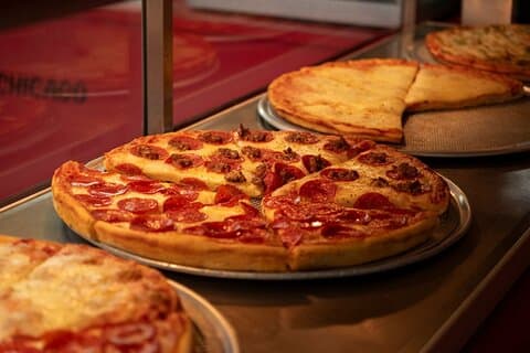 Chicago Loop Food Tour: Taste the Most Iconic Local Eats
