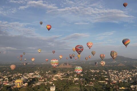 Teotihuacan ballongupplevelse med transport och frukost