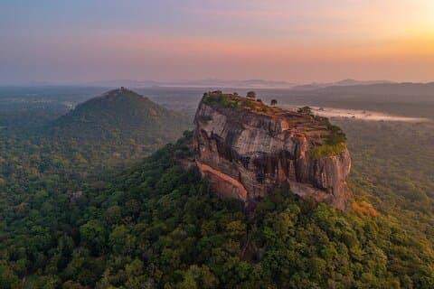 Excursion d'une journée privée au temple de la grotte de Sigiriya et Dambulla au départ de Bentota