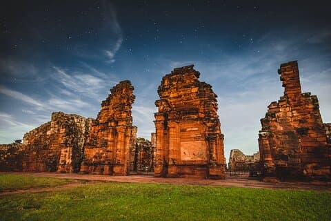 Ruines jésuites de San Ignacio et mine de pierres précieuses Wanda
