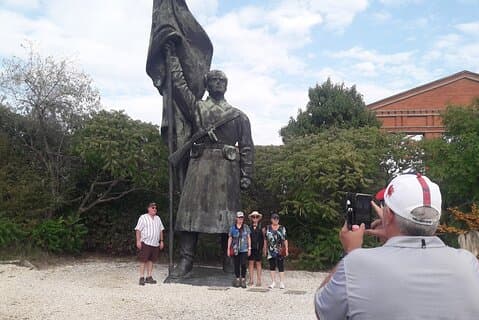 Minivan til kommunistiske statuer og Memento Park med live guide