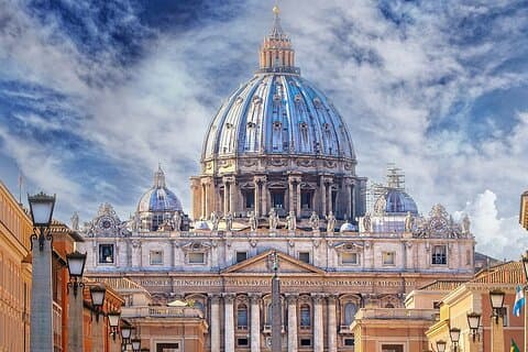 Basilica di San Pietro e tombe papali sotterranee Tour guidato