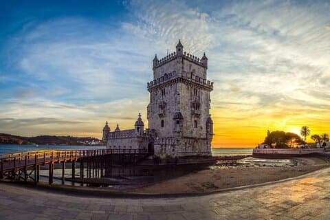 Private Tour to Meet Lisbon by Car