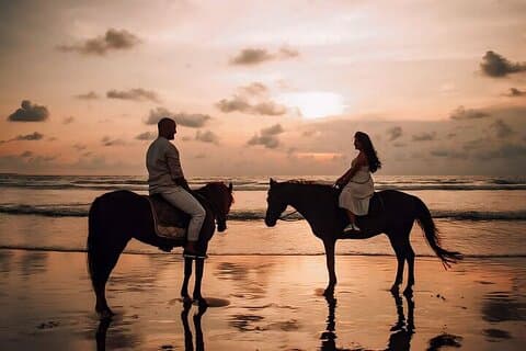 Bali Horse Riding Seminyak Beach Private Transporte erleben