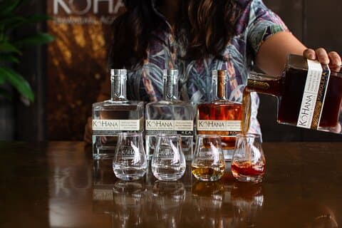 Kō Hana Hawaiian Rum destilleri tur og smak for en