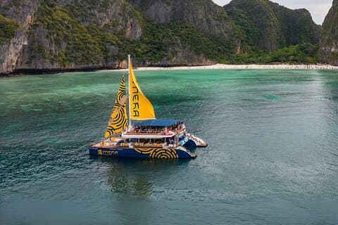 Îles Krabi Saut en catamaran de fête avec déjeuner