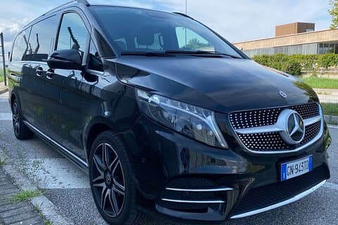 Privater Limousinentransfer vom VCE Flughafen Venedig nach Cortina d'Ampezzo Max6Pax