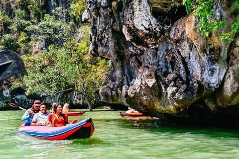 Piragüismo en el mar de la bahía de Phang Nga y la isla James Bond desde Phuket