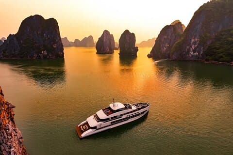 Halong Bay Symphony Day Tour med upphämtning från Halong stad