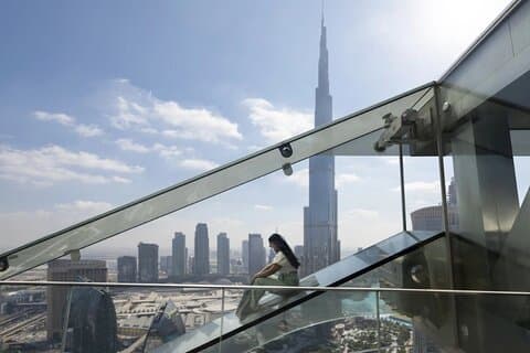 En la cima, Burj Khalifa + Observatorio de las Vistas al Cielo