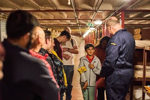 隠れチューブウォーキングツアー-クラパムサウス地下シェルター