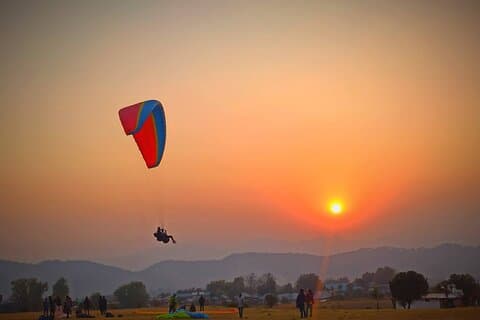 Palampur und Bir Tour, Teegärten, Abenteuer und Paragliding