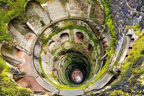 Tour av Quinta Regaleira Pena Gardens og Cascais - Små grupper