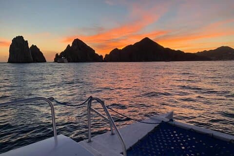 Los Cabos Catamaran: Iconic Sunset Cruise with Drinks and DJ