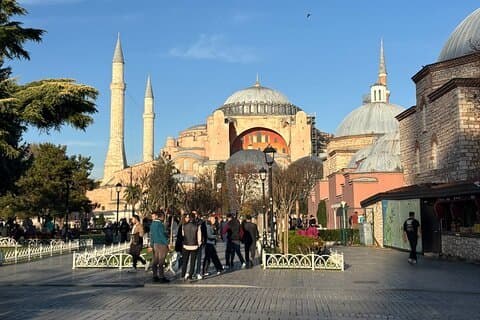 イスタンブールの旧市街:象徴的なランドマーク、隠れた層&ハンマム