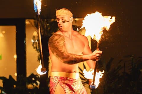 Queens Waikiki Luau com jantar buffet e atividades culturais