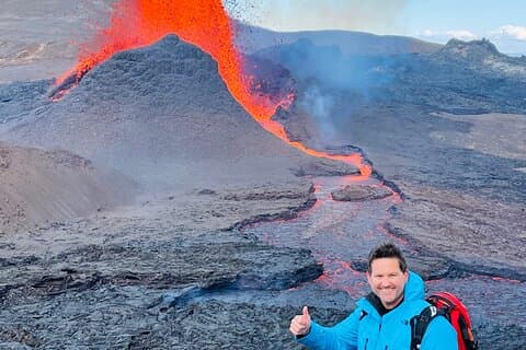 ファグラダルスフィヤル火山ハイキング-ローカルガイド付き小グループツアー