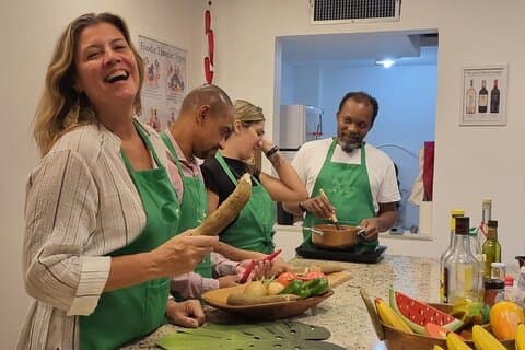 Corso di cucina di 4 ore a San Paolo con 9 ricette e bevande senza fondo