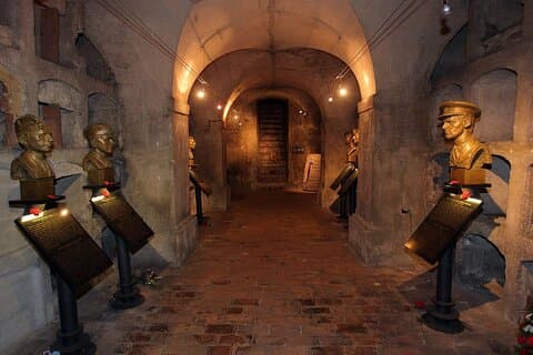 WWII/WW2 Praga con un tour semiprivado de historiador local