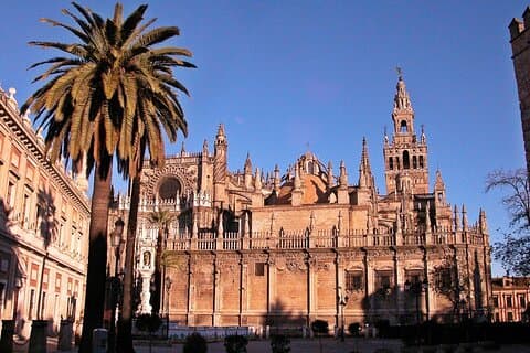 Privat rundtur till katedralen och Alcazar i Sevilla inkluderar biljetter