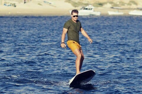 Thrilling E-Foil surfing above the waves of Muscat