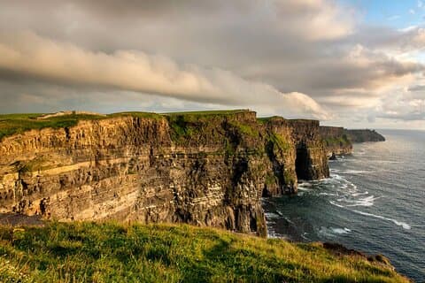 Esplora le Cliffs of Moher e le grotte di Ailwee in un giorno incredibile