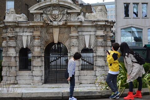 Tour Autoguiado do Velho Madrid para Crianças e Famílias em Inglês