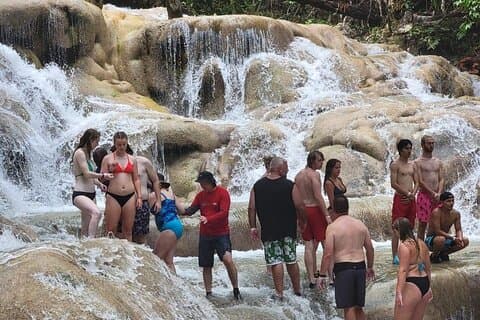Blue Hole Secret Falls och Dunn's River Falls från Falmouth