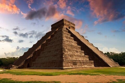 Tour guiado de dia inteiro de Chichen Itza com refeições de buffet e coleta