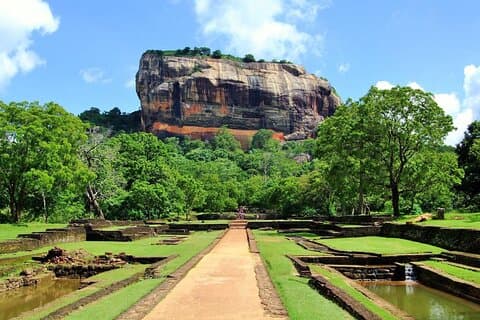 Hoteller i nærheden af Sigiriya Hike & Minneriya Safari Private Full Day Tour