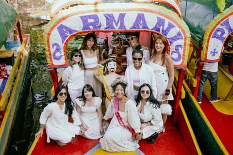 Tequila, Guacamole & Traditionen: Eine Boots-Fiesta in Xochimilco!
