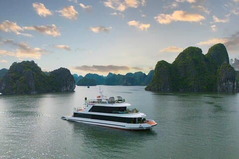 Lan Ha Bay - luksuriøs solnedgangstur fra Cat Ba Island