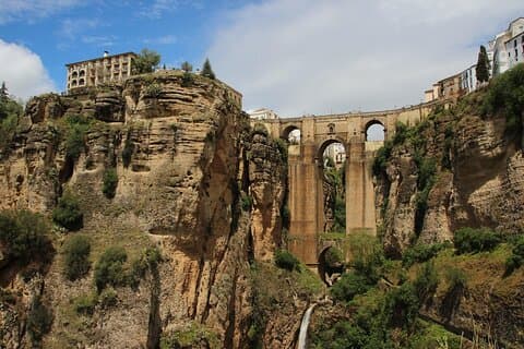 Private Ganztagestour von Sevilla nach Granada über Ronda