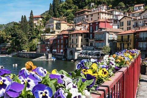 Varenna et Villa Carlotta avec apéritif à Villa Monastero