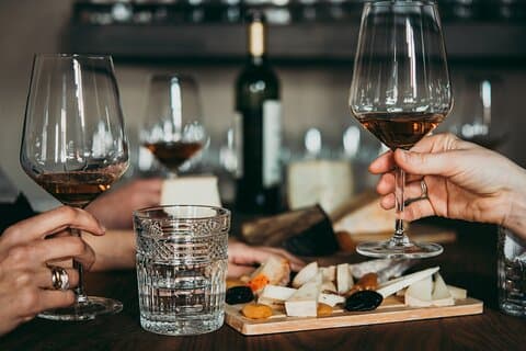 Degustação guiada de Vinhos e Espécies em Montmartre