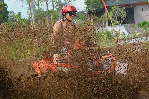 Bali ATV Avventura attraverso la giungla e campi di riso
