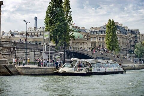 Paris: Batobus Hop-On Hop-Off Kreuzfahrt & Sehenswürdigkeiten Audio Tour