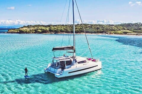 Chersonissos: Privé catamarancruise, Dia Island met lunch
