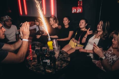 Seoul: Hongdae Premium Pubcrawl med VIP flaskservice