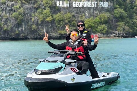 Jetski durch Langkawis atemberaubende Mangrove Andamanensee