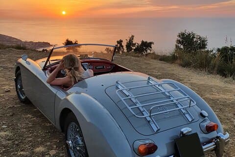 Cefalù et ses environs dans une voiture ancienne, cheveux au vent