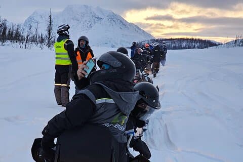 Tromsø Snowmobile Adventure Recogida en grupo pequeño y fotos