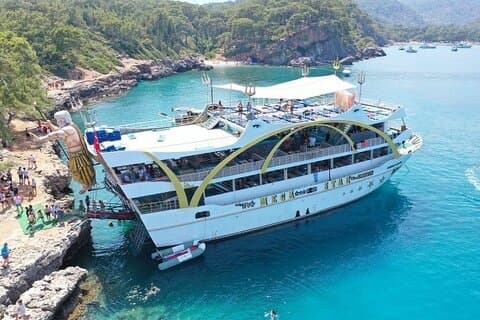 Kemer: Mega Star Party passeio de barco de almoço e transfer