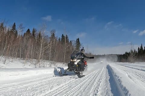 Guided Snowmobile Tours near Mont-Tremblant