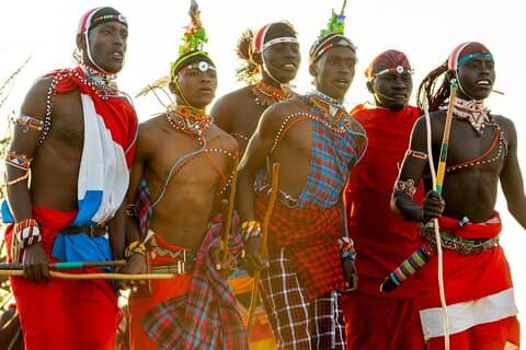 3 Tage Masai Mara Mid-Luxus-Allrad mit einem Tour-Landkreuzer JEEP