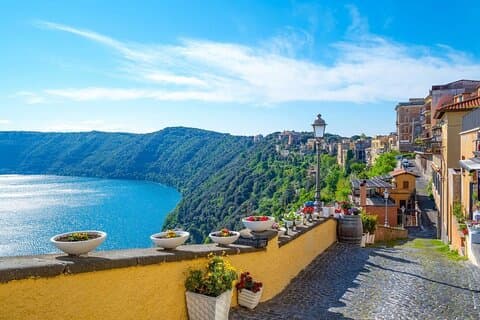 Daily excursion in the Roman countryside lakes and tasting