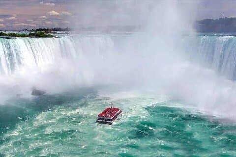 Hoteller i nærheden af Niagara Falls, Boat Cruise and Journey Behind the Falls