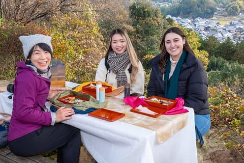 Nara Historical Hiking Tour and Breakfast Picnic in Asuka