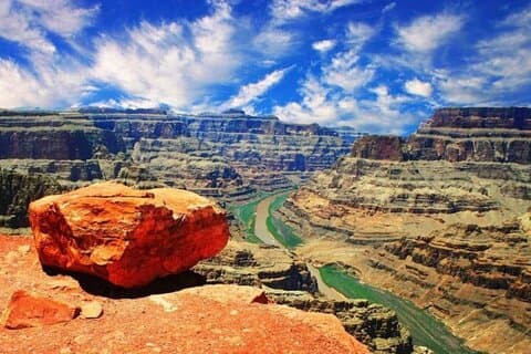 Private Grand Canyon West Rim Touren in einem neuen Tesla von Las Vegas