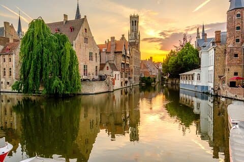 Private transfer from Rotterdam to Bruges, 2h Stop in Antwerp
